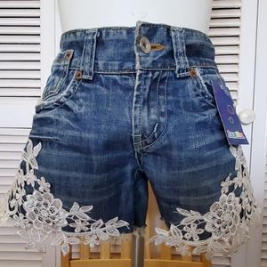 Denim shorts w/lace front